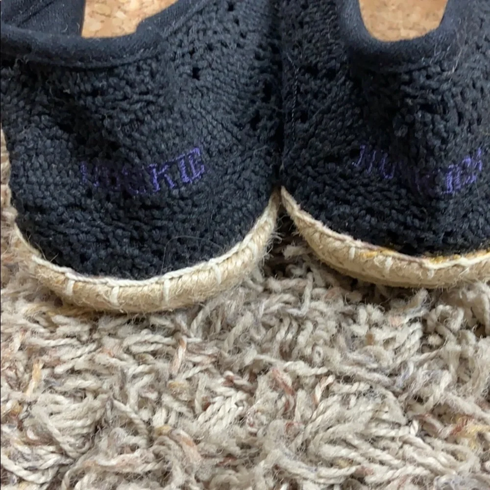 ❤️NWOT❤️Washington Huskies Napili‎ Campus Flat ~ 9